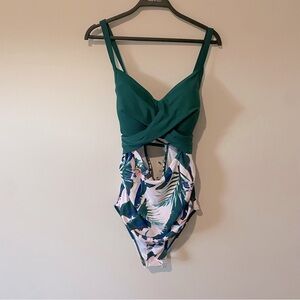 Women’s cutout swimsuit NWT